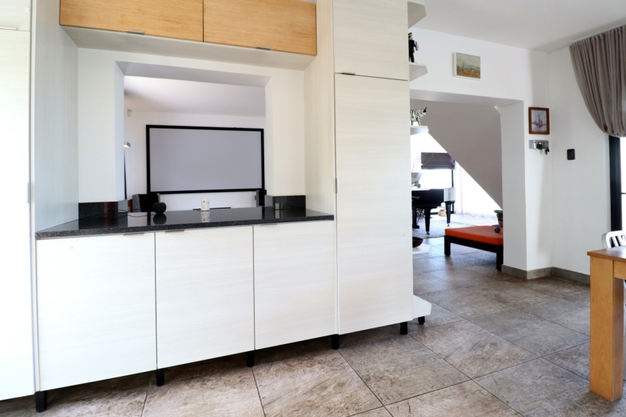 4 Bedroom Property for Sale in Seaview Eastern Cape